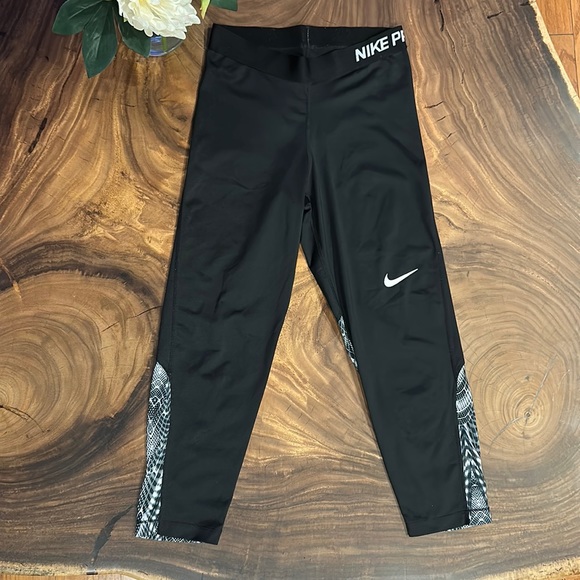 Nike Pro crop leggings - Picture 1 of 7